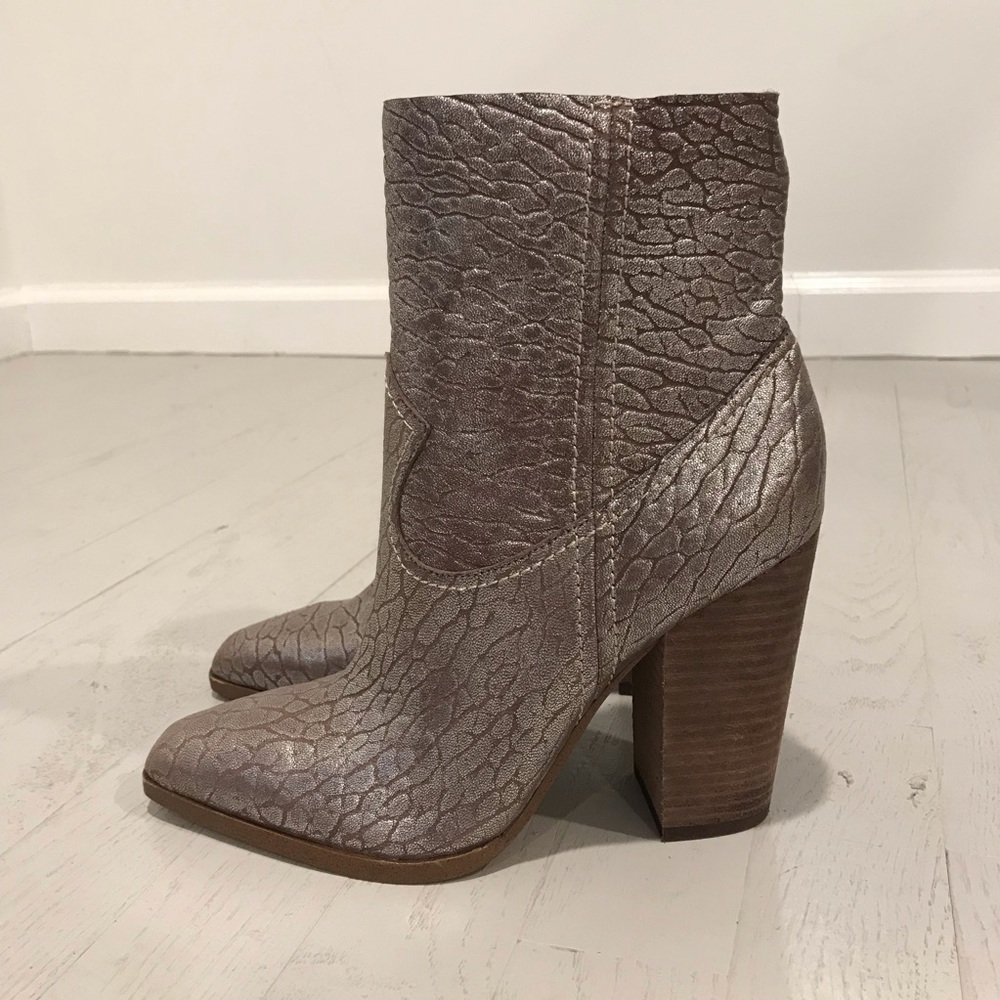 New Vince camuto cool western heel booties silver